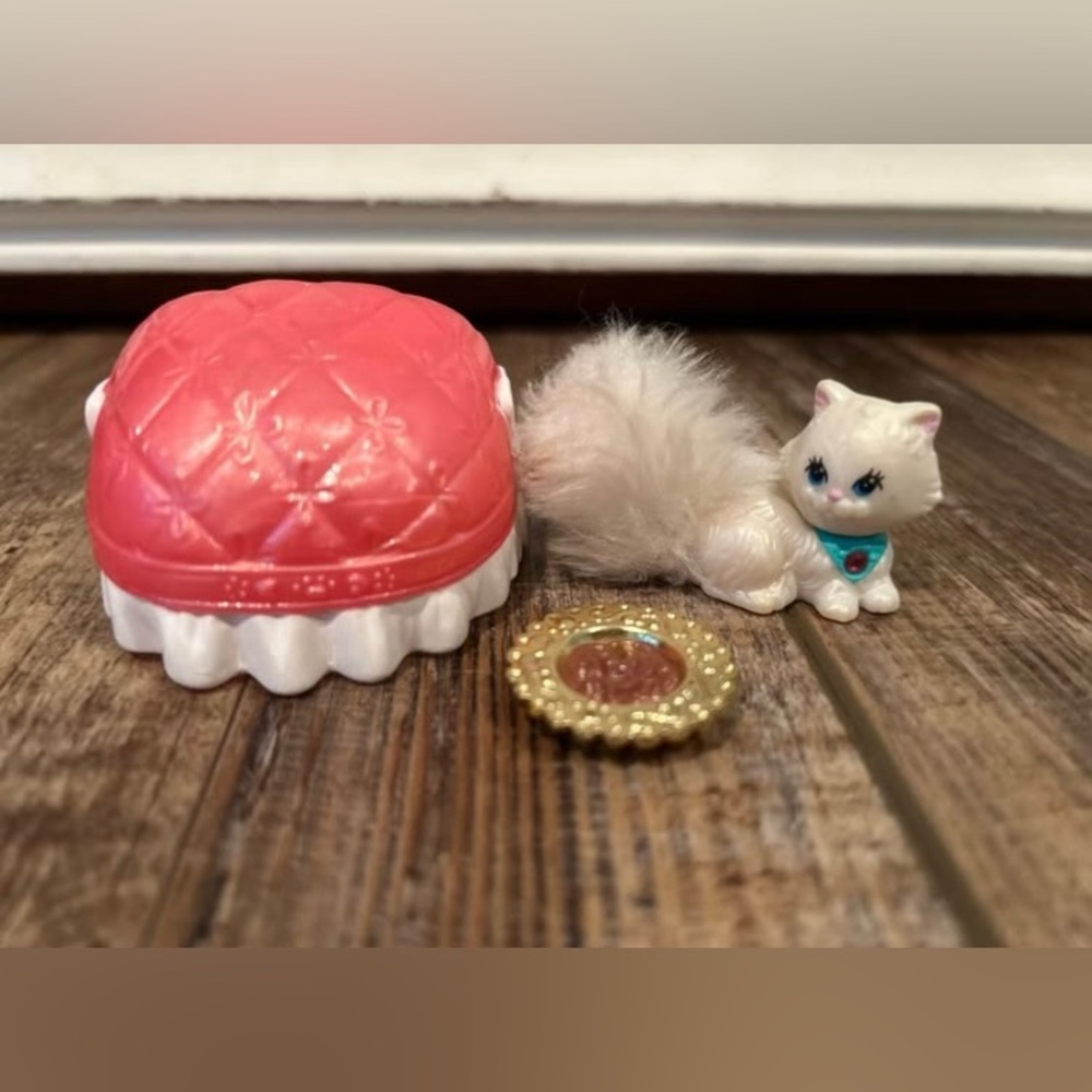 Vintage Littlest Pet Shop
Fluffy Persian Kitty